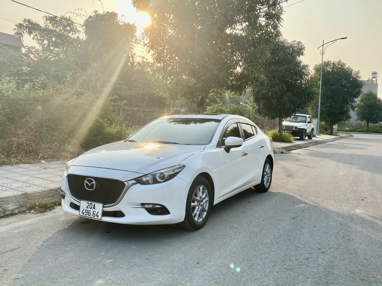 Chính Chủ Bán Xe gia đình sử dụng, còn rất mới, Mazda 3 màu trắng 1.5L sản xuất 2019 .Nội/Ngoại thất đẹp, xe đi được hơn 5v.