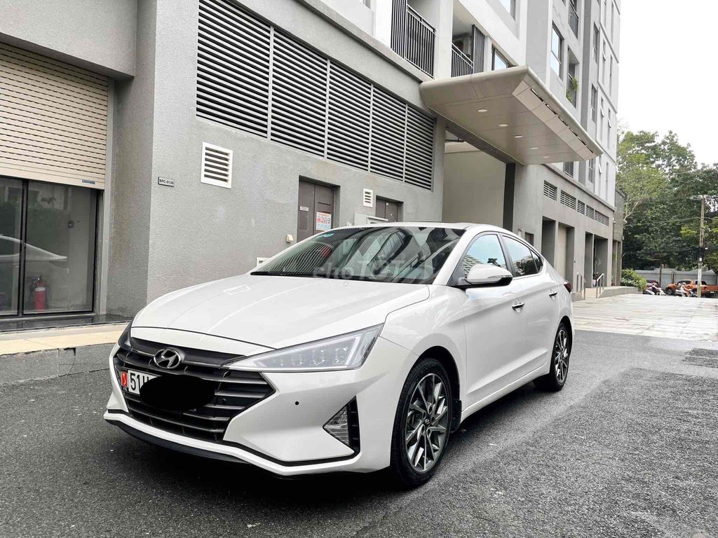 ► Cần bán gấp Hyundai Elantra 2.0 2019 một chủ, biển TP.HCM