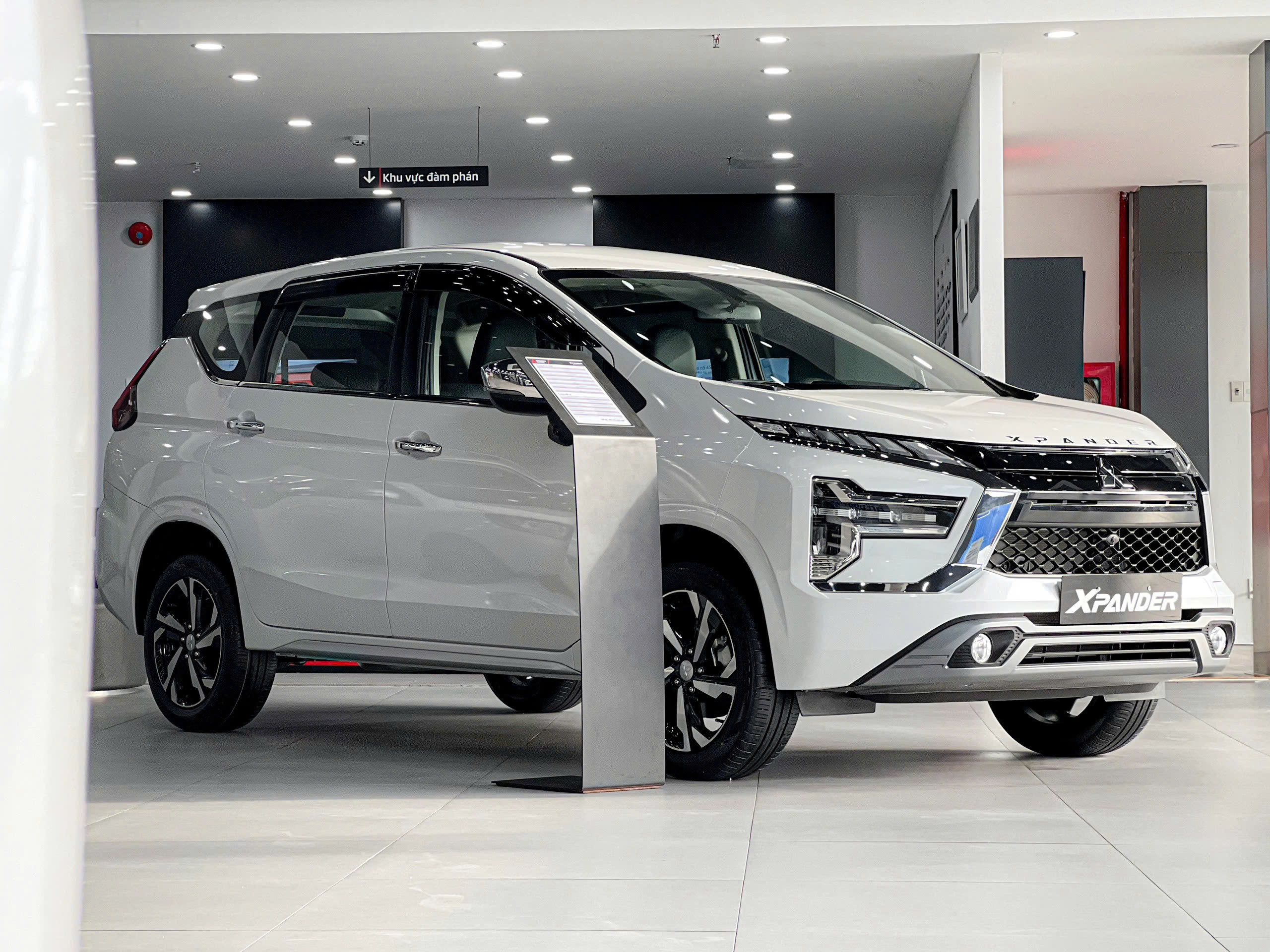 BÁN XE MVP HÃNG MITSUBISHI XPANDER PREMIUM