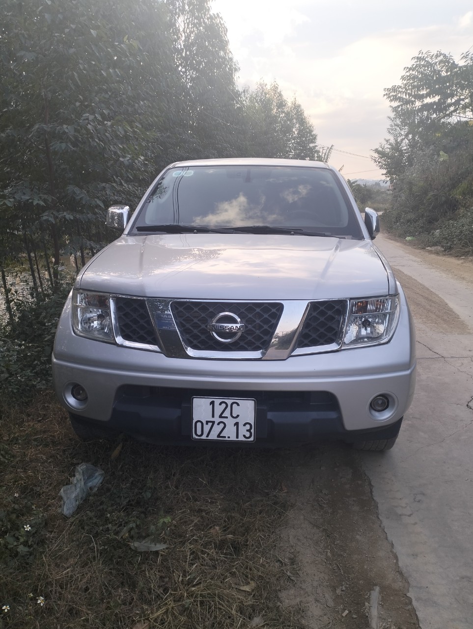 Bán tải Nissan Navara 2012 số sàn 2 cầu điện máy dầu, keo chỉ zin, giá cực tốt cho ae chỉ 21x. Alo 0984661338