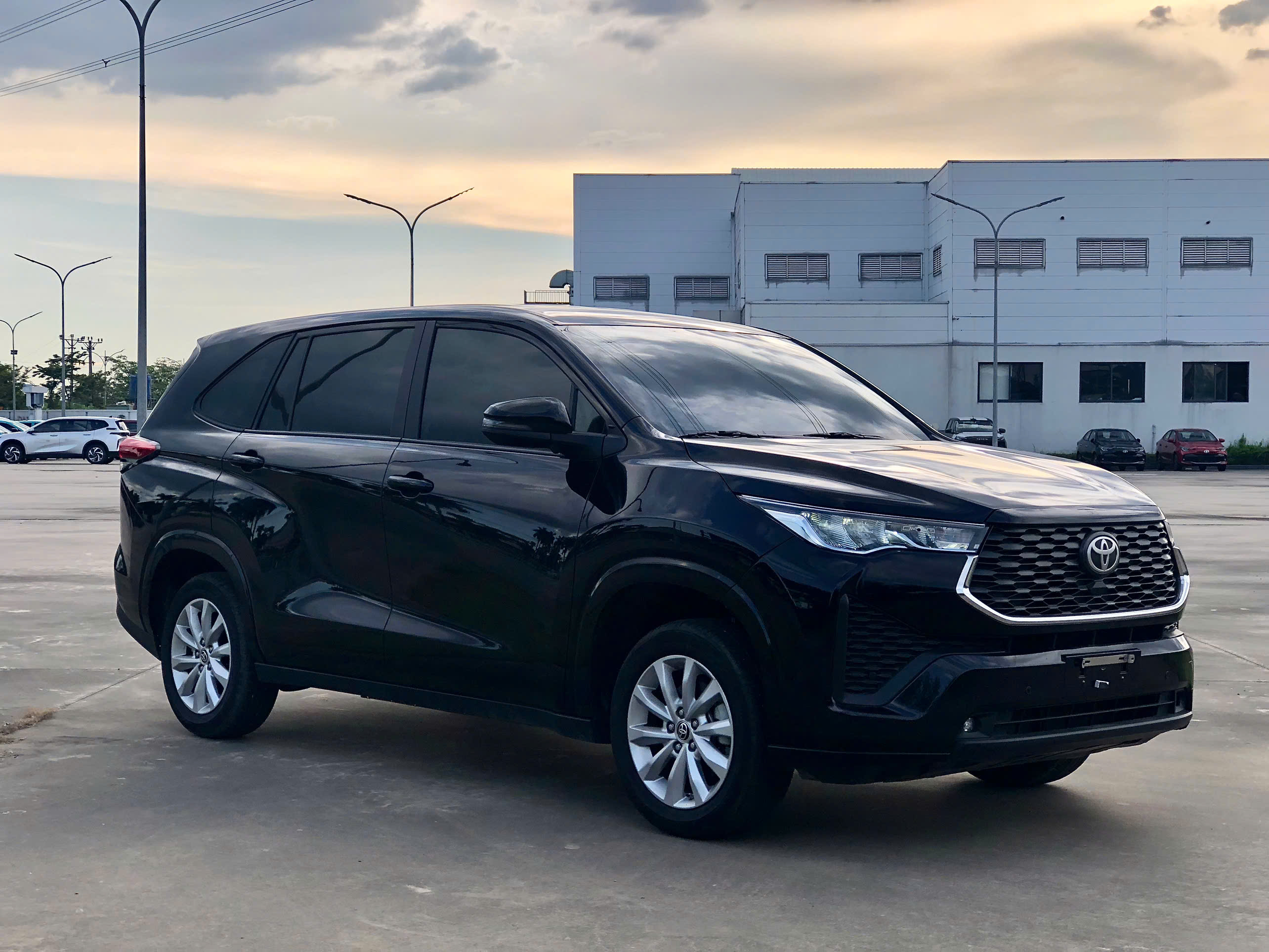 TOYOTA COROLLA CROSS 2025 BẢN 1.8 V - SIÊU LƯỚT, ĐẲNG CẤP, HIỆN ĐẠI!
