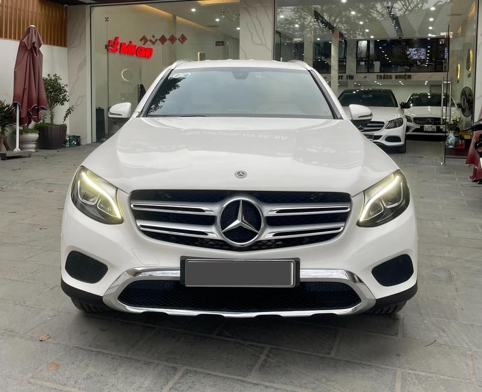 CẦN BÁN NHANH Mercedes GLC200 Màu Trắng sản xuất 2019.