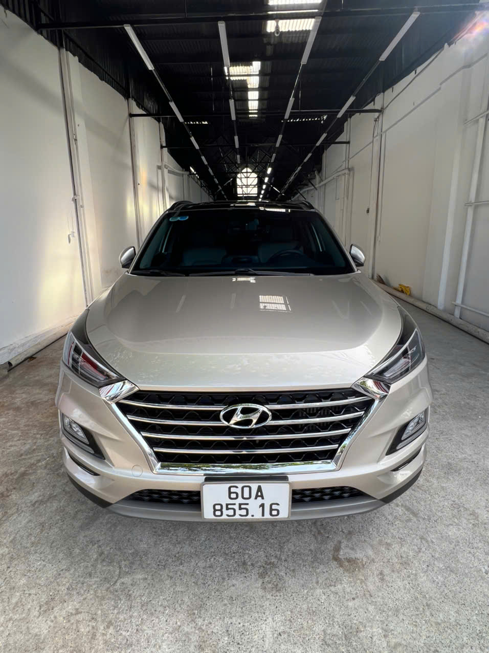 Hyundai Tucson 1.6 Turbo 2020, Giá bán: 696 triệu (có bớt Lộc), Ghi Vàng, nội thất Kem.