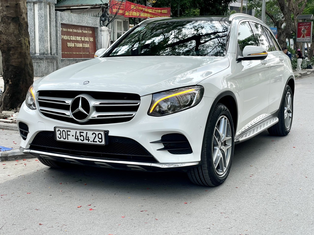 Cần ra nhanh xe GLC300-4matic sx 2016