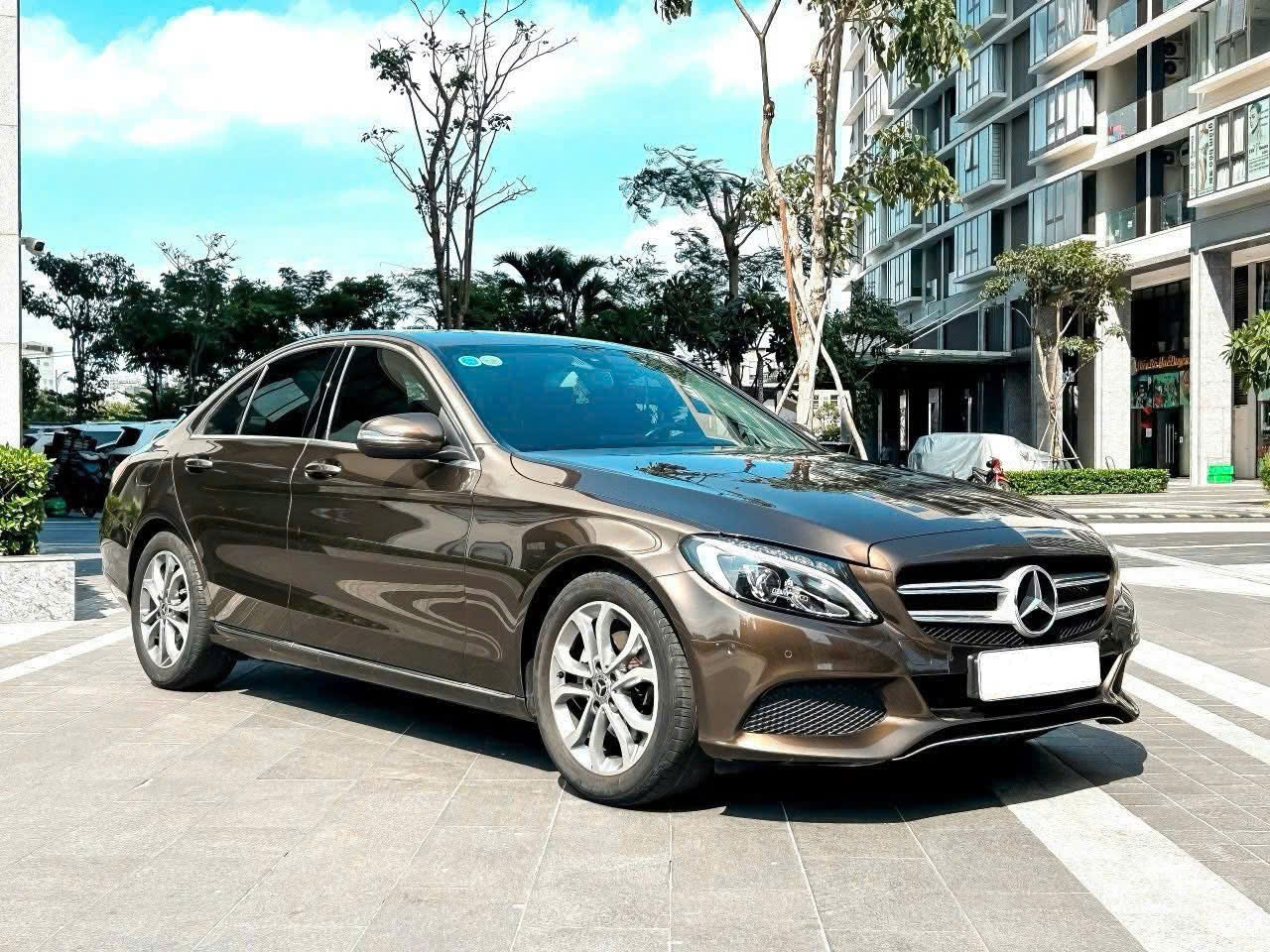 Xe nữ chạy giữ kĩ Mercedes C200 sản xuất 2018