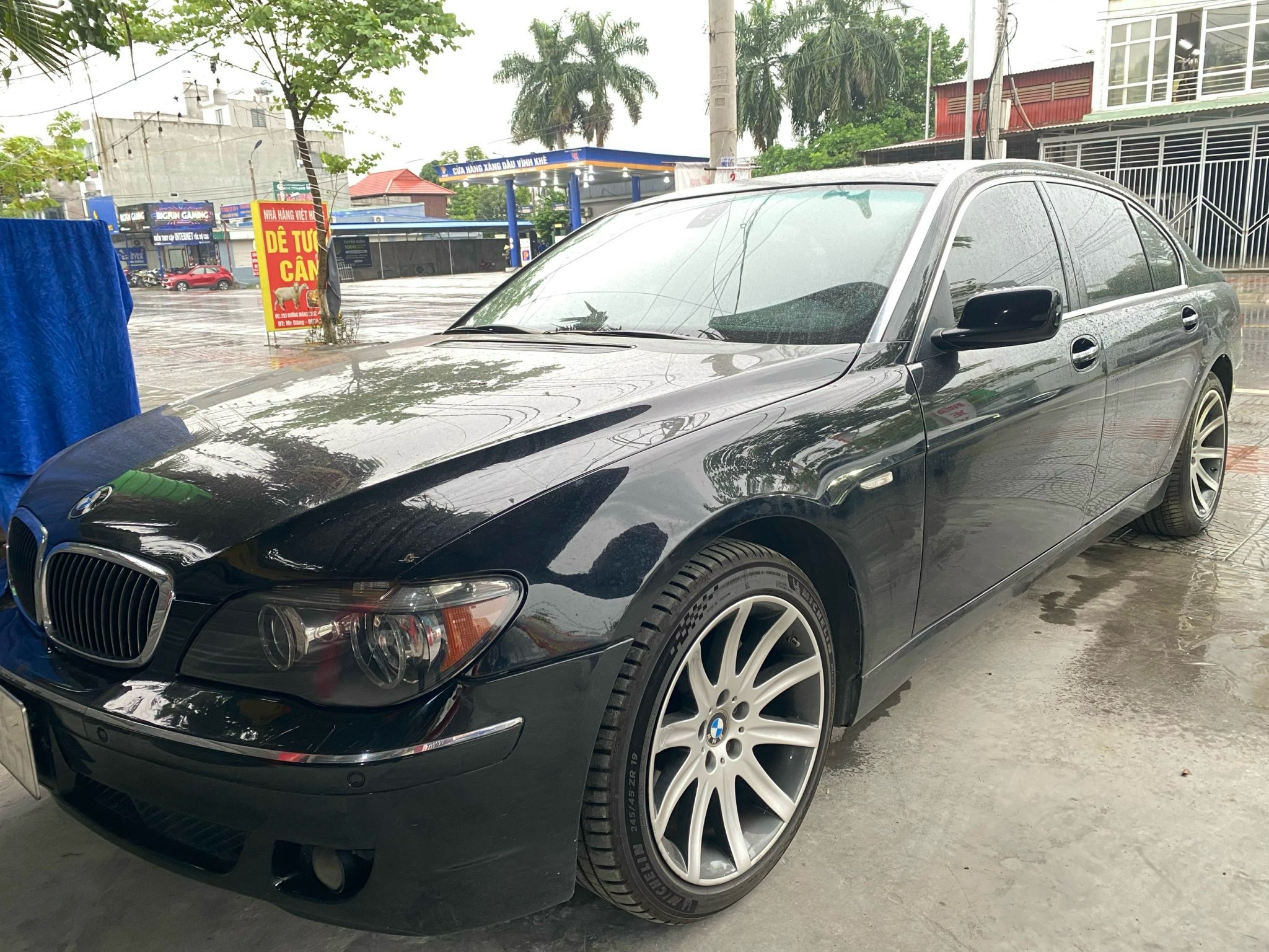 Bán xe Bmw 750Li sản xuất 2006, đăng ký lần đầu 2007, giá bán 270 triệu.