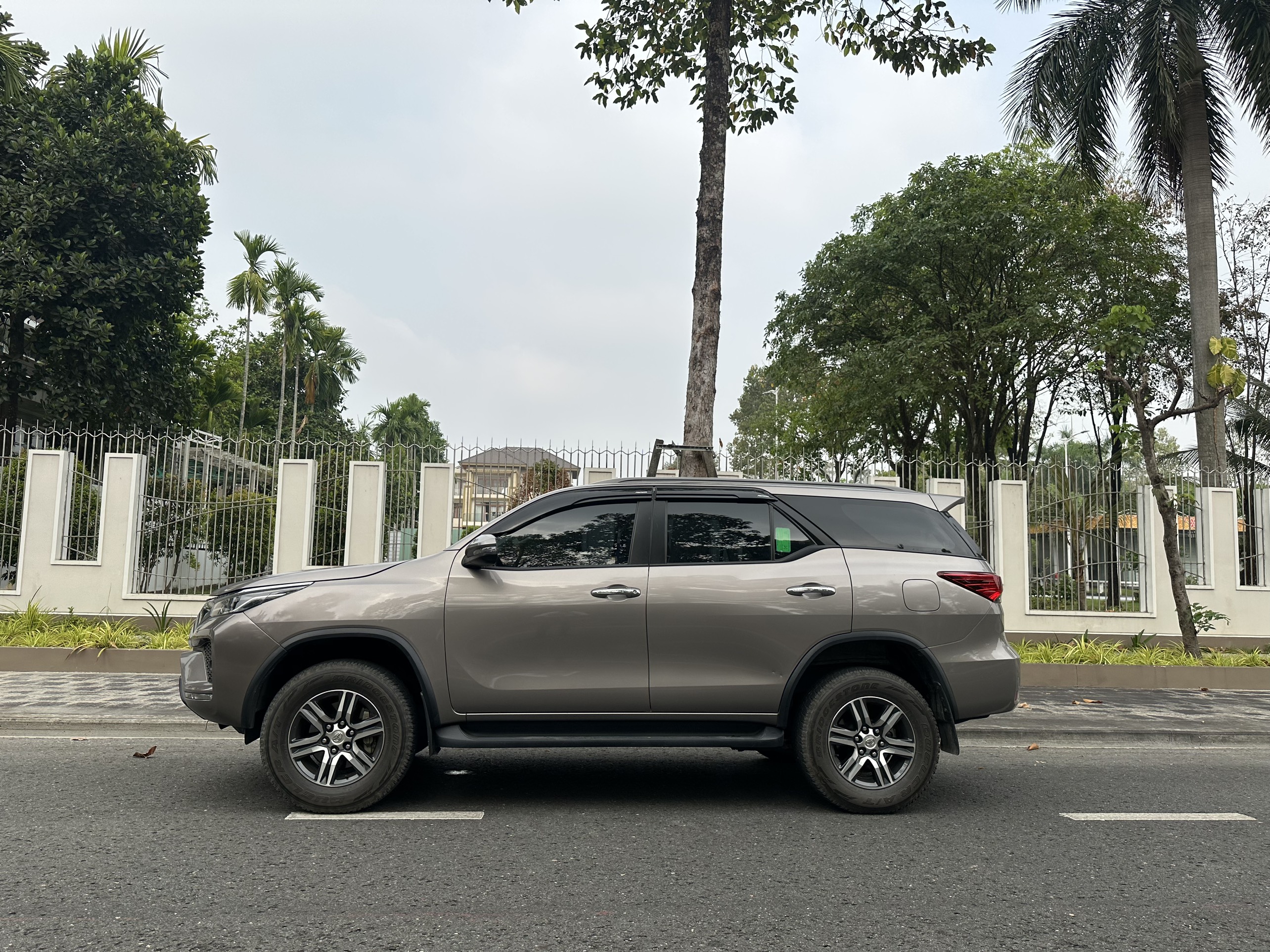 CẦN BÁN XE Fortuner 2.4 AT 2021 TẠI BÌNH DƯƠNG