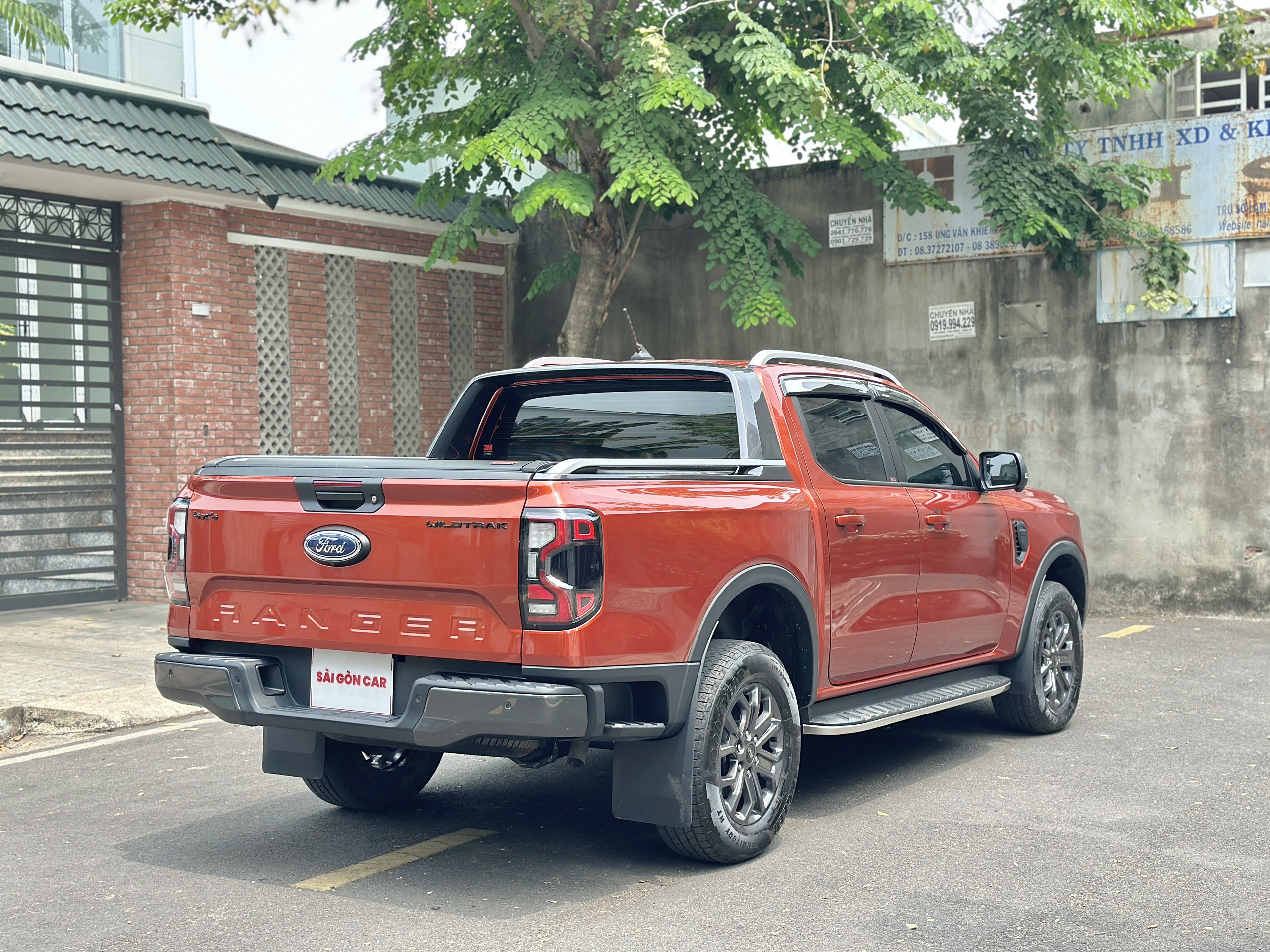 Ford Ranger Willtrack 2 cầu 2023 màu đỏ cam cực kì hiếm