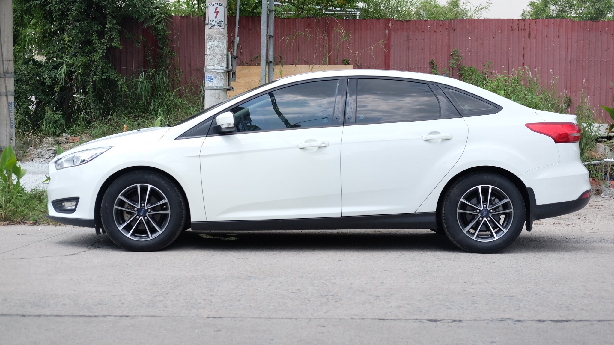 Chính chủ cần bán Ford Focus 2019 bản Trend Sedan