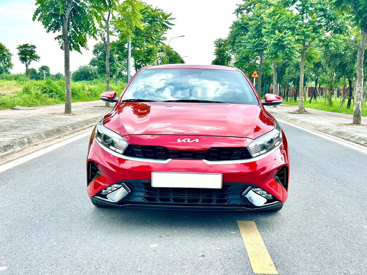 CHÍNH CHỦ  CẦN  BÁN XE KIA LUXURY 2022 ĐỎ RỰC RỠ