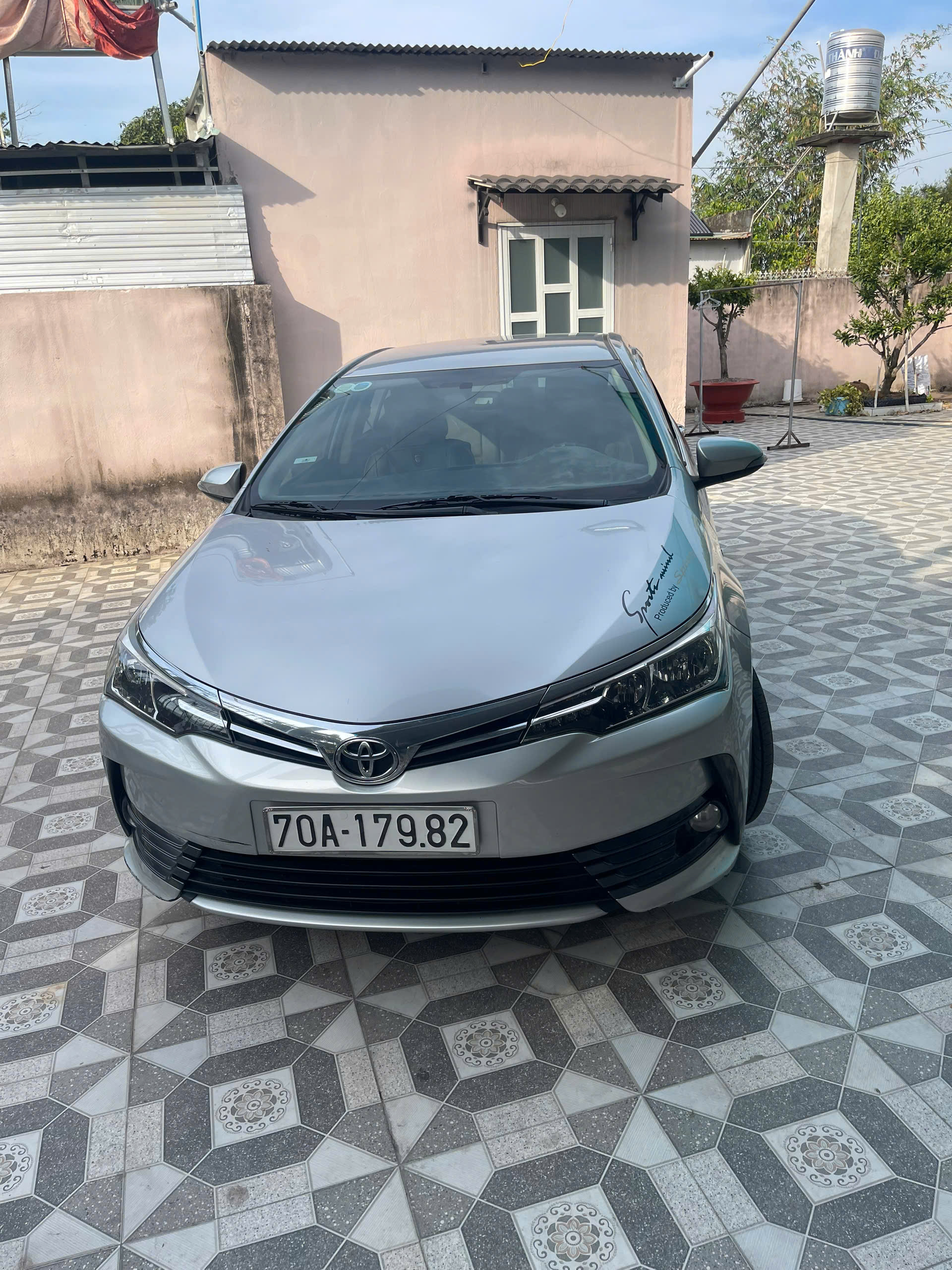 Chính chủ bán xe TOYOTA COROLLA 1.8E sản xuất năm 2018
