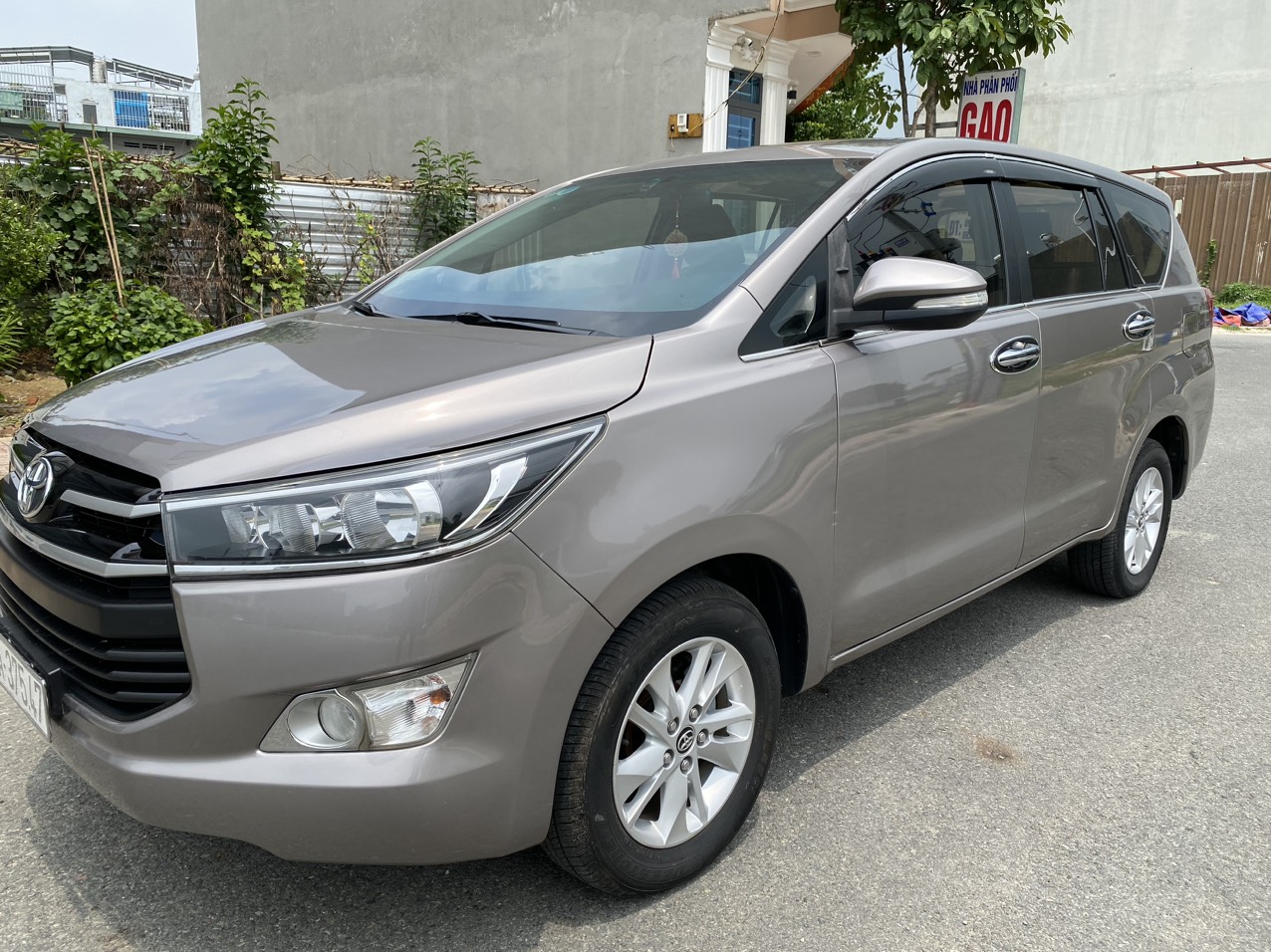 CHÍNH CHỦ CẦN BÁN XE INNOVA E 2.0 SẢN XUẤT 2017