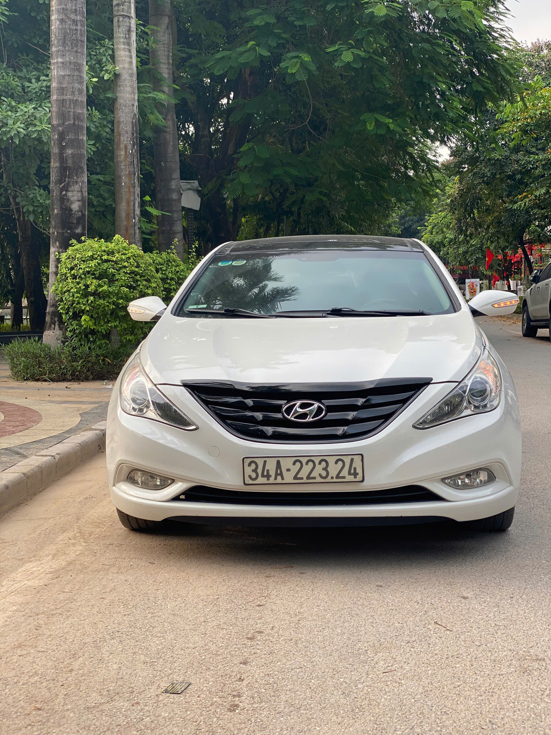 Em cần nhượng lại chiếc xe #Hyundai Sonata Y20 , đăng ký lần đầu 31/12/2010, đang sử dụng ổn định.
