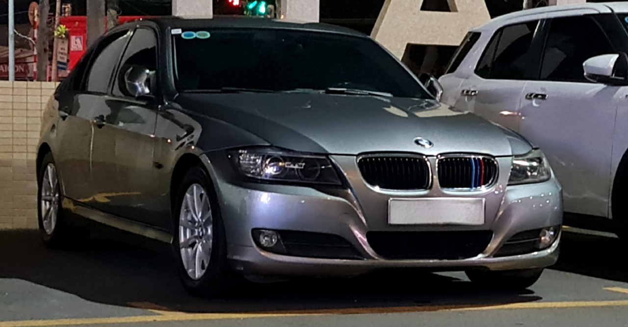 ► (BMW 3 Series 320i 2009)