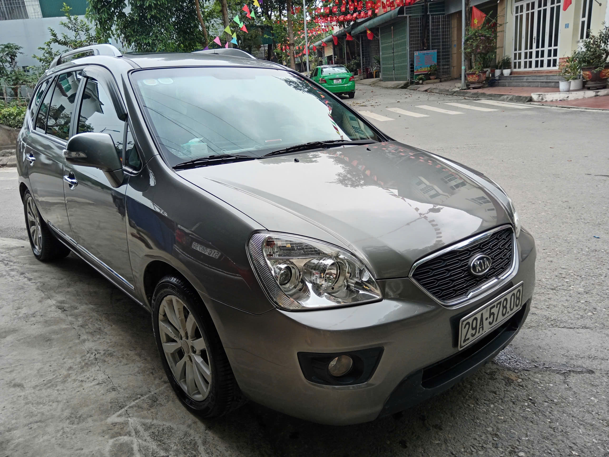 - Chính chủ cần Bán xe 7 chỗ Kia carens 2012