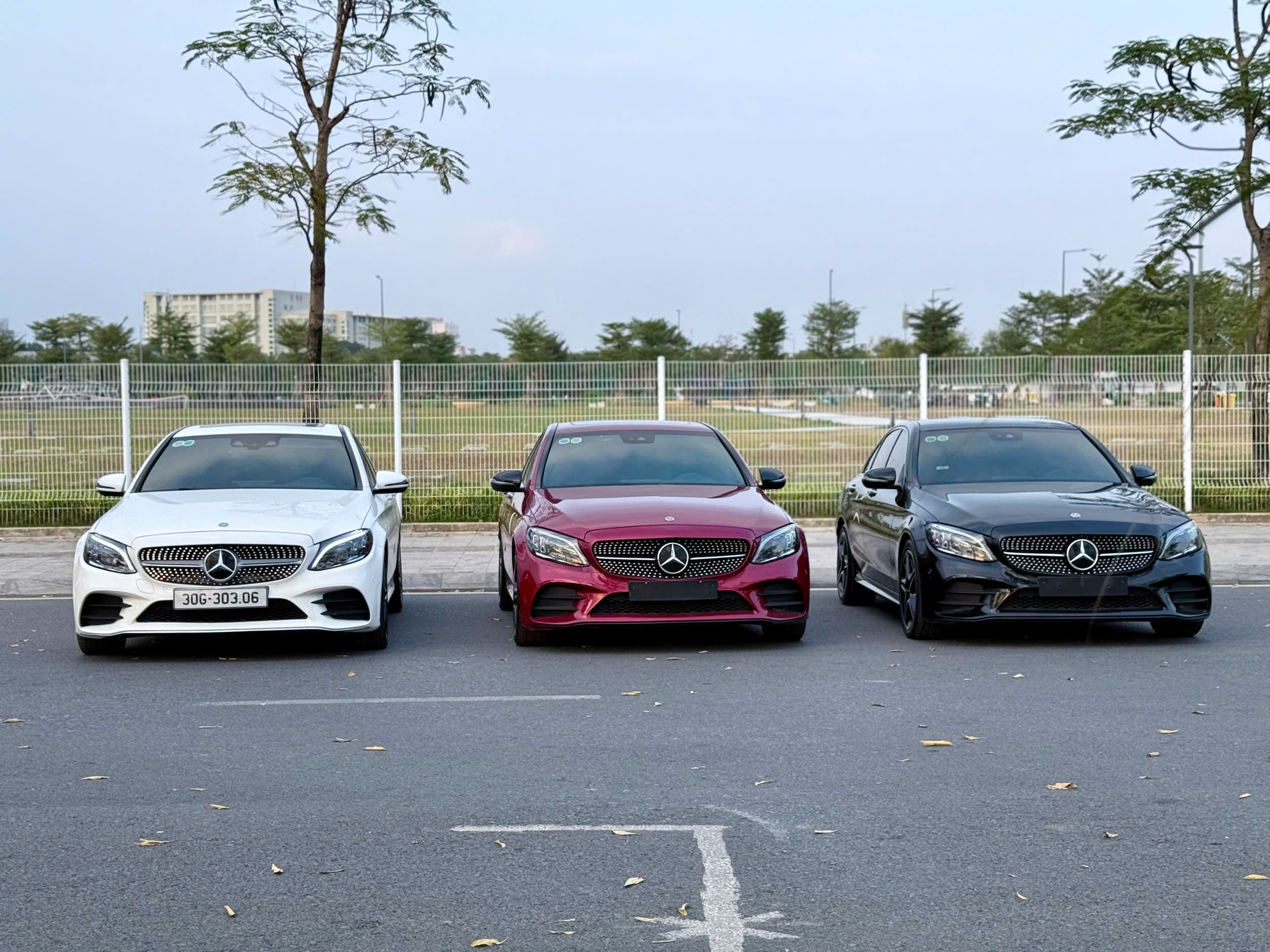 SẴN BA BÉ HẠT TIÊU MERCEDES CHỜ KHÁCH