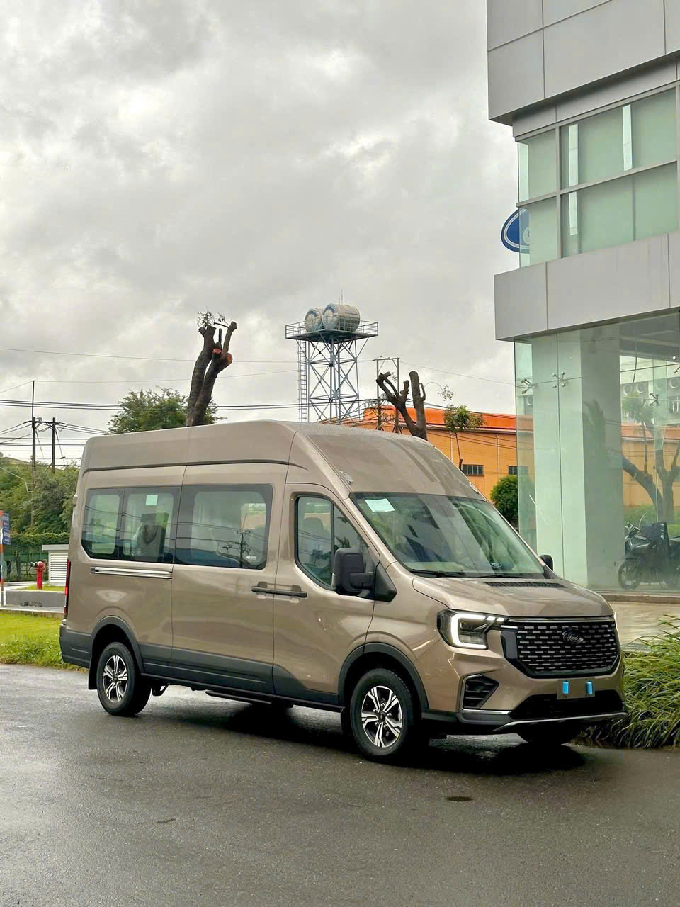 ► Giải pháp kinh tế hàng đầu cho nhà đầu tư - Ford Transit.