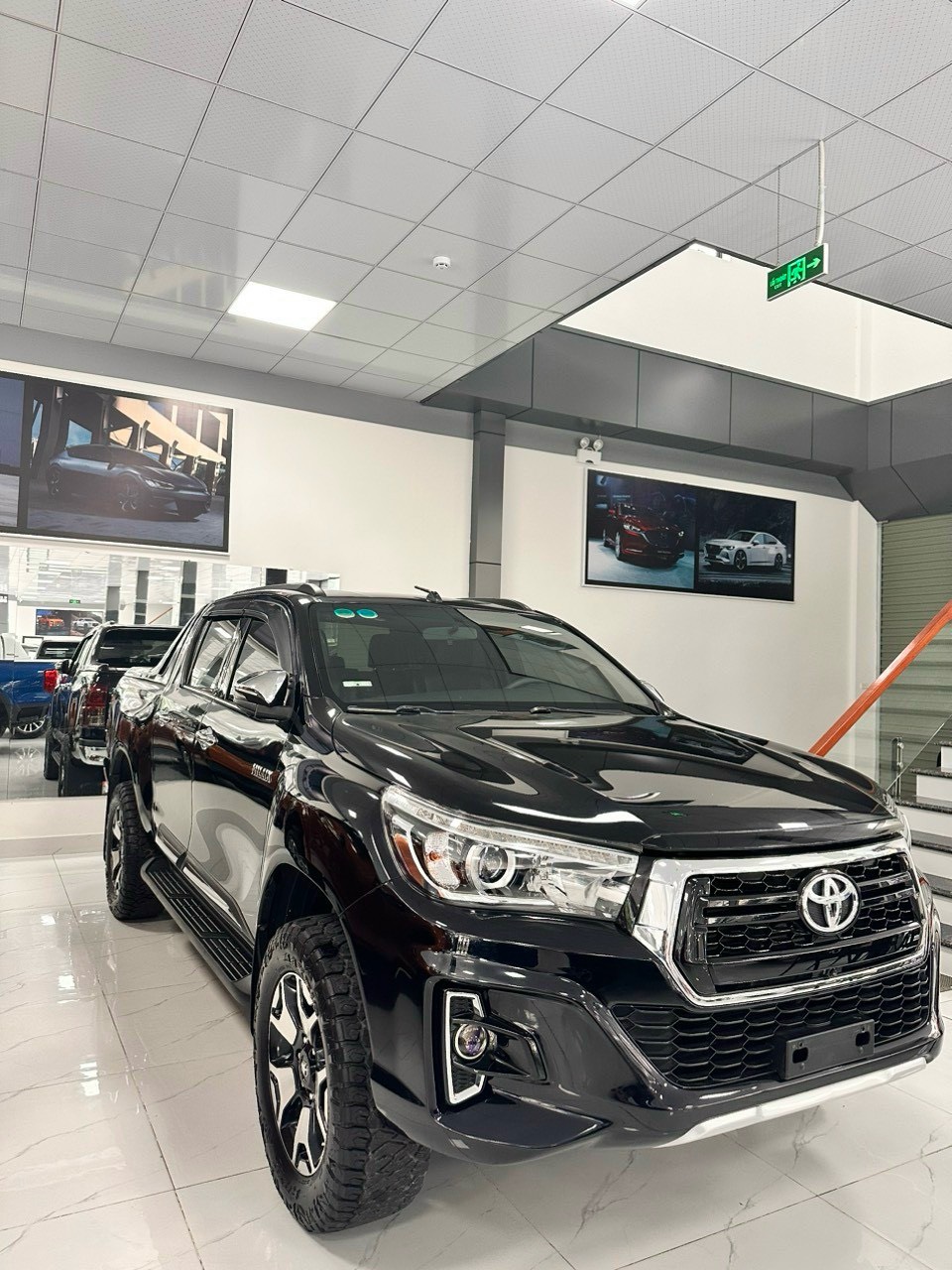 Hàng Mới Về Đây Ae ơi - Toyota Hilux SX 2018 Bản G Std 2 Cầu Máy Dầu