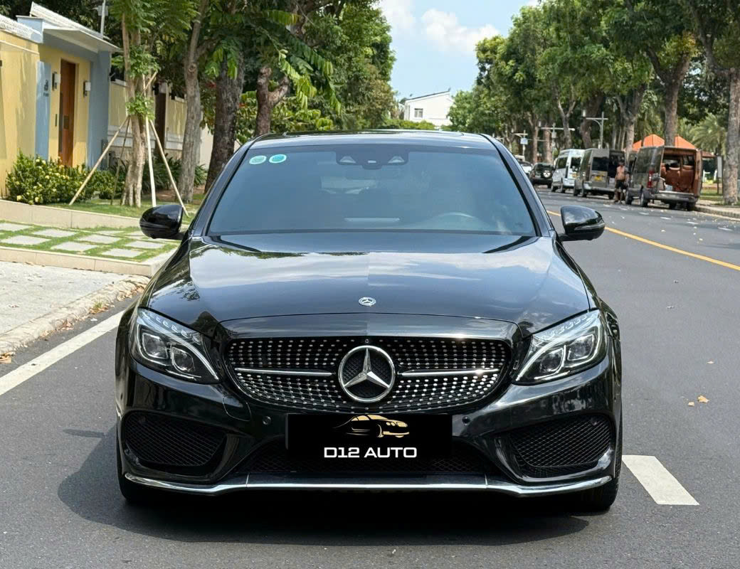 ► Tiếp tục nhập đội mẫu xe chiến lược của thị trường