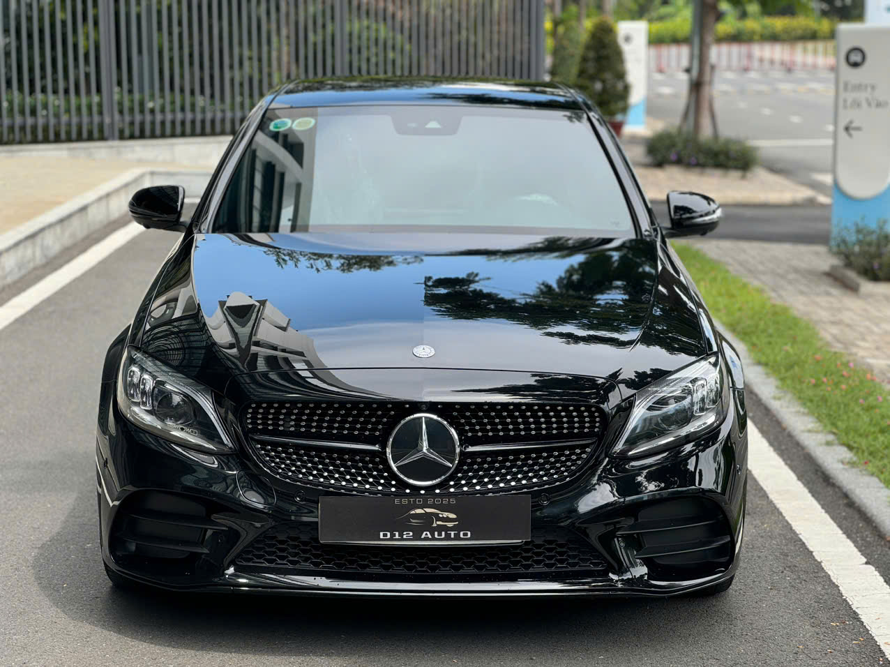 ► Cập bến C300 AMG