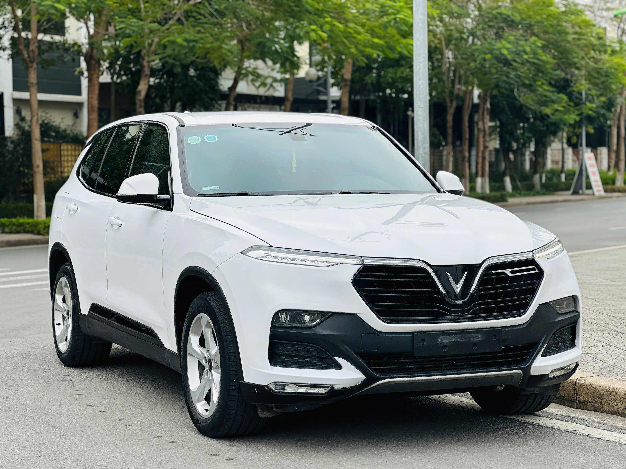 Vinfast Lux SA Premium 2022 Trắng