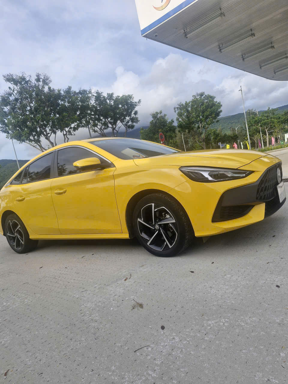 CẦN BÁN XE MG MG5 2022 LUXURY – MÀU VÀNG NỔI BẬT, CHÍNH CHỦ