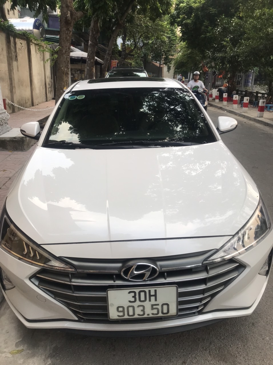 Chính chủ cần bán : HUYNDAI-ELANTRA 1.6 AT sx 2021 màu Trắng.