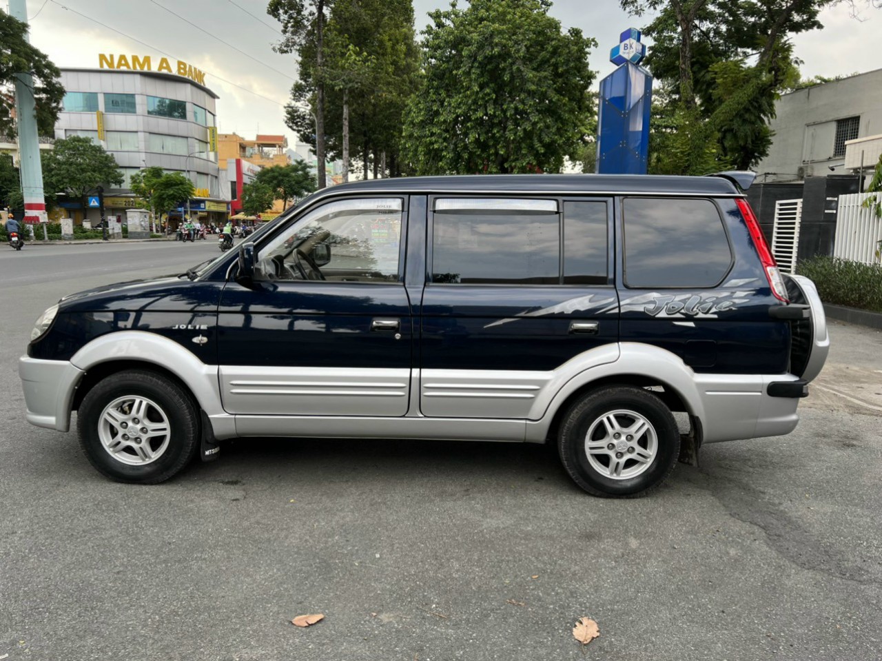 Chính chủ bán xe MITSUBISHI JOLIE sản xuất năm 2005