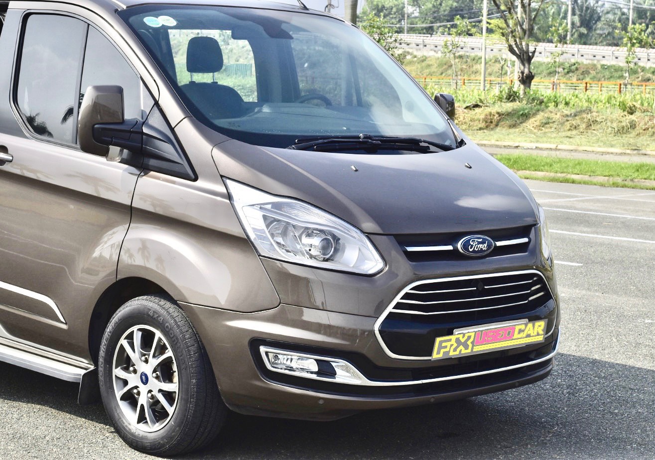 Bán Xe Ford Tourneo Titanium 2019, nhập chính hãng