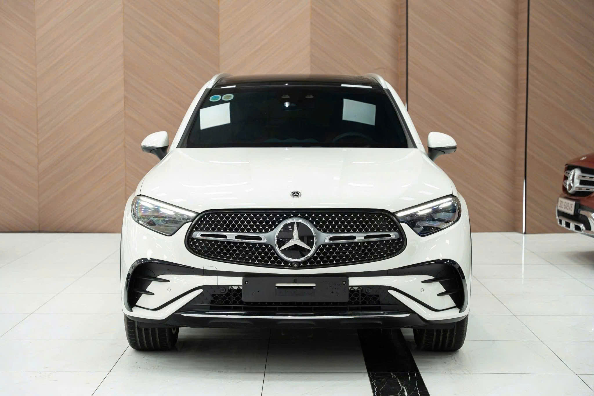 Chính chủ bán xe MERCEDES  GLC300 bản V1 có hud sản xuất năm 2024 đăng ký lần đầu 2025