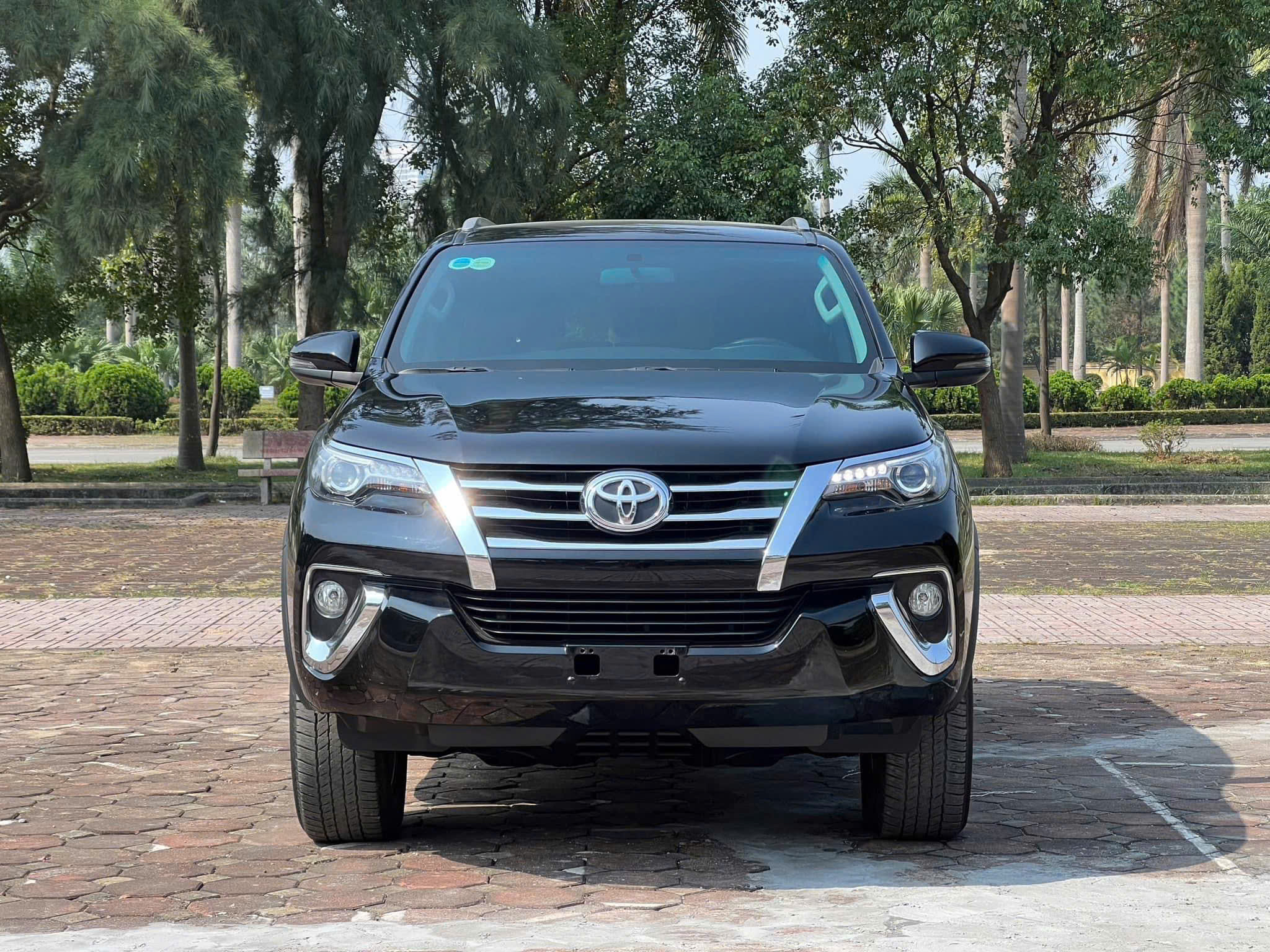 Chính chủ bán xe Toyota Fortuner 4x4 máy xăng sản xuất 2019 nhập khẩu.