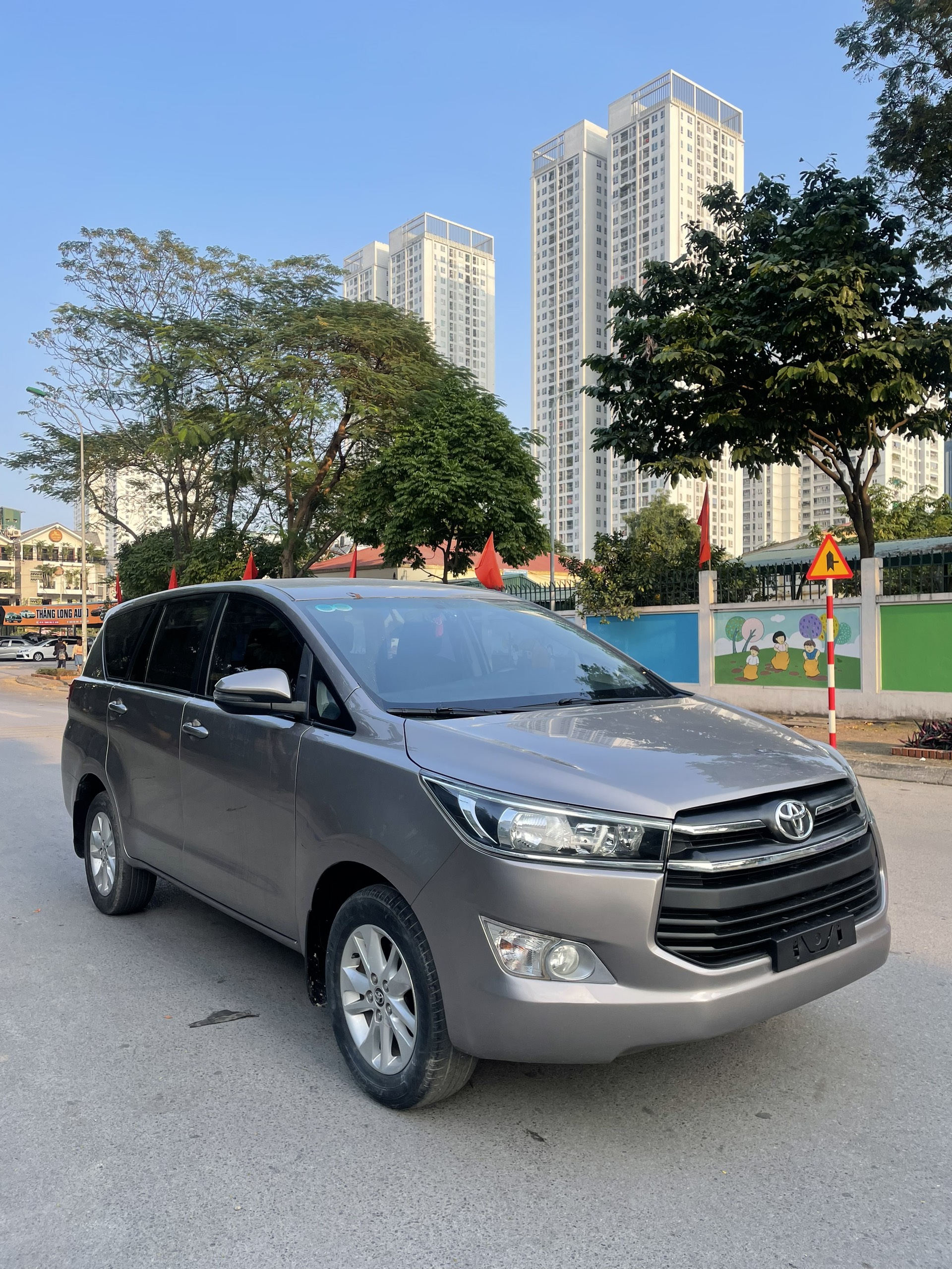 Chính chủ bán xe Toyota Innova sx 2018 bản 2.0E MT