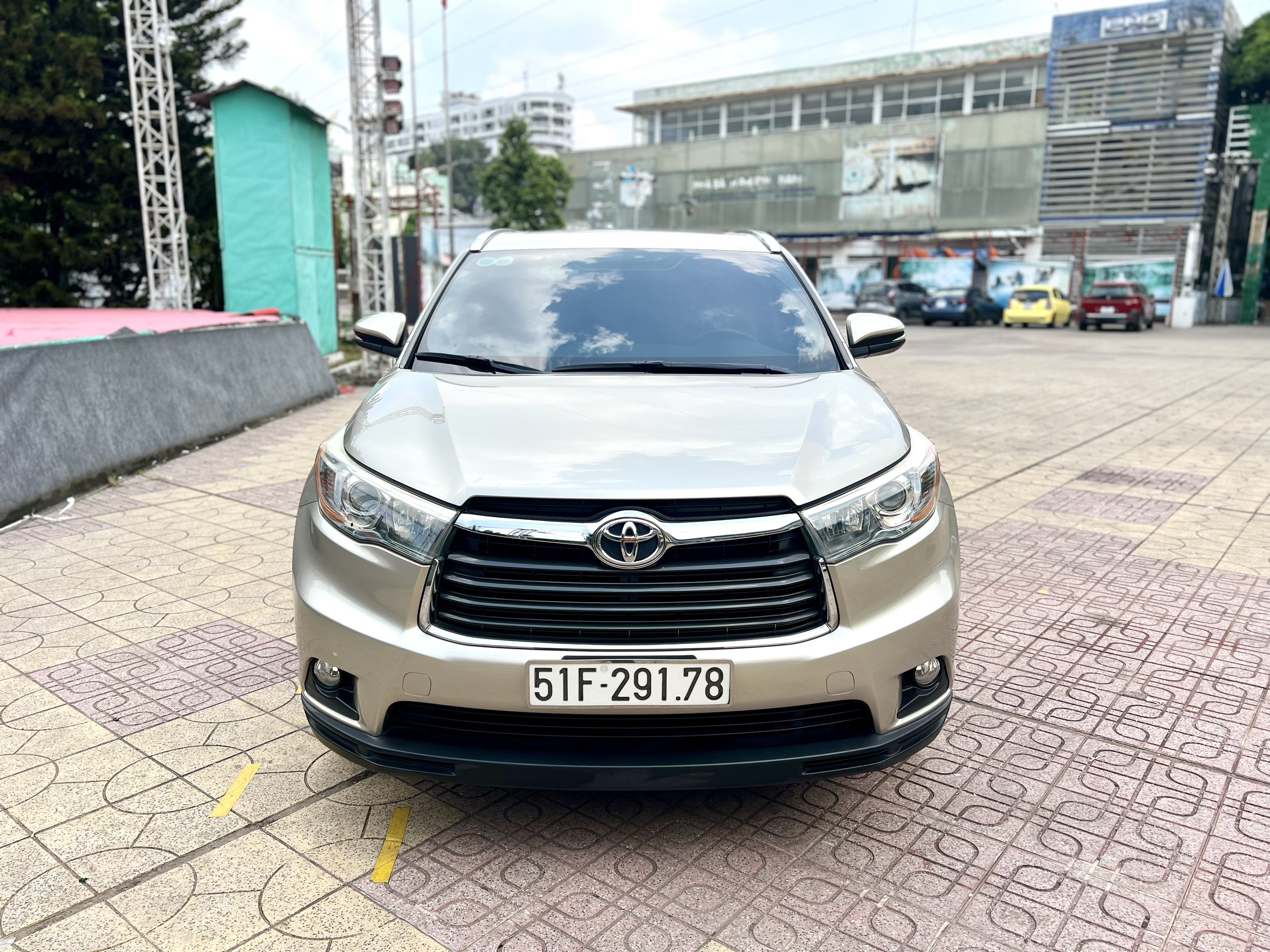 Bán nhanh TOYOTA HIGHLANDER - XLE 3.5.