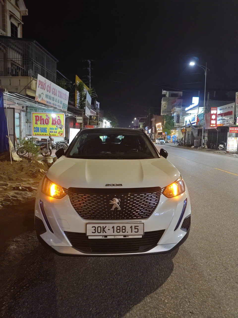 Bán Peugeot 2008 GT line , xe mầu trắng nguyên bản mới 90% , odo 4 vạn chuẩn
