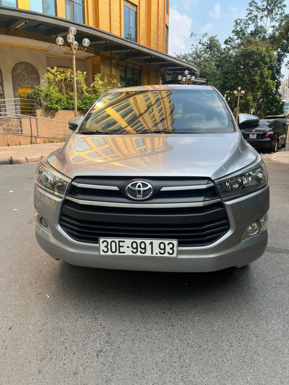 Cần bán xe Toyota innova 2.0 E sx đk tháng 12-2017