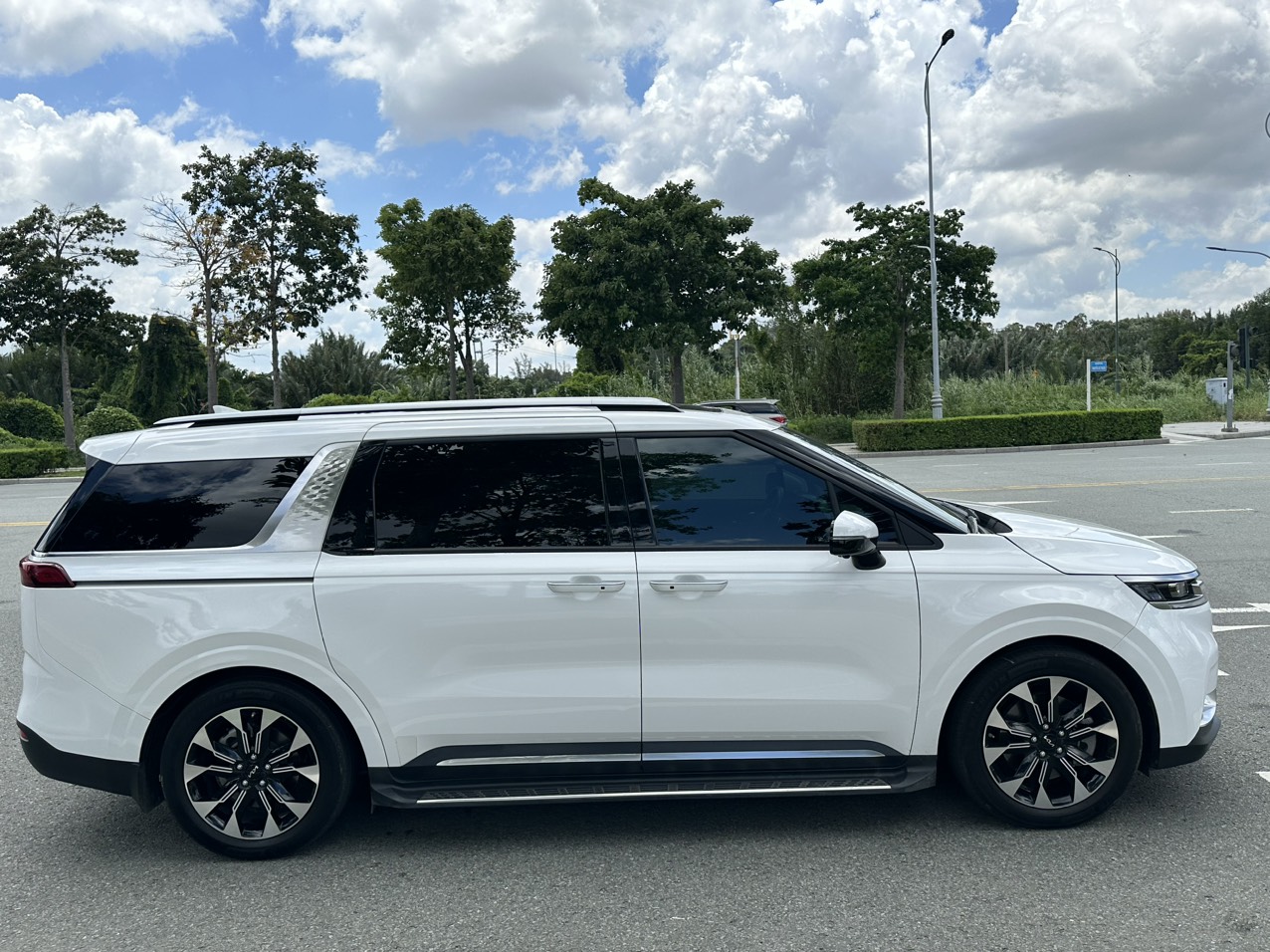 Mình chính chủ cần bán xe Kia Carnival Signature 3.5G 2022 - 1 tỷ 650 triệu.