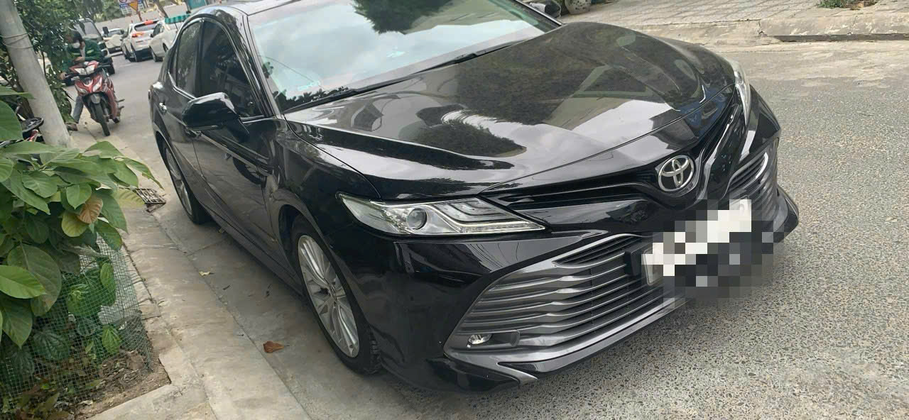 TOYOTA CAMRY 2.5Q sx 2019  nhập Thái màu Đen.Xe siêu đẹp