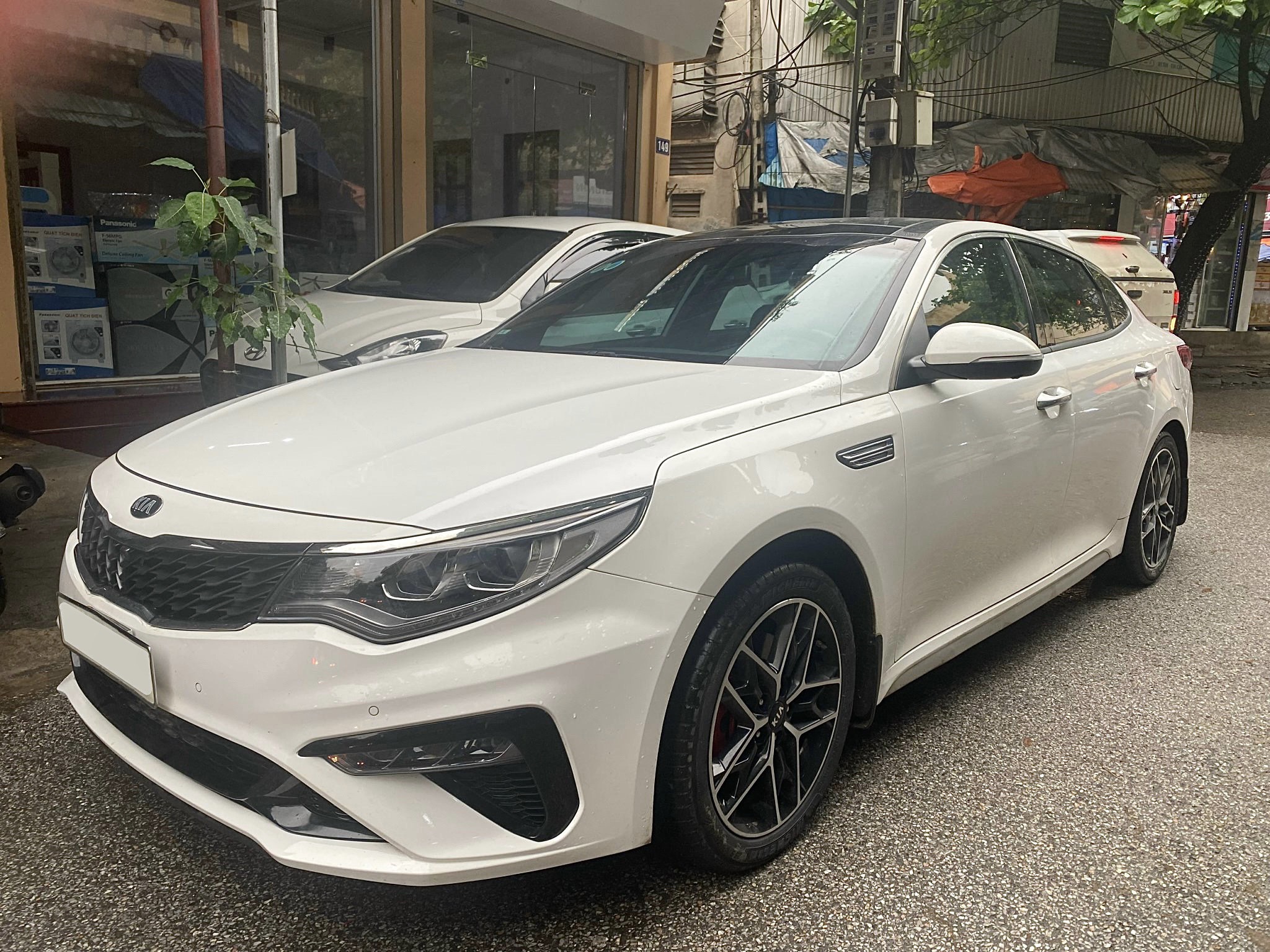 Chính Chủ Bán Xe Kia optima 2.4 GT line 2019 màu trắng ngọc trinh, gia đình sử dụng, còn rất mới .Nội/Ngoại thất đẹp, sang trọng.