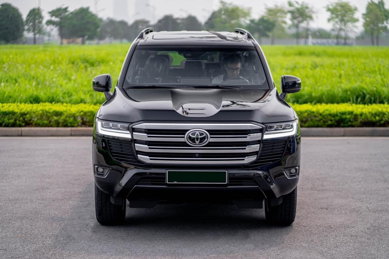 *** Land Cruiser LC300 sẵn xe TRẮNG - ĐEN - ĐỒNG - Giao Ngay