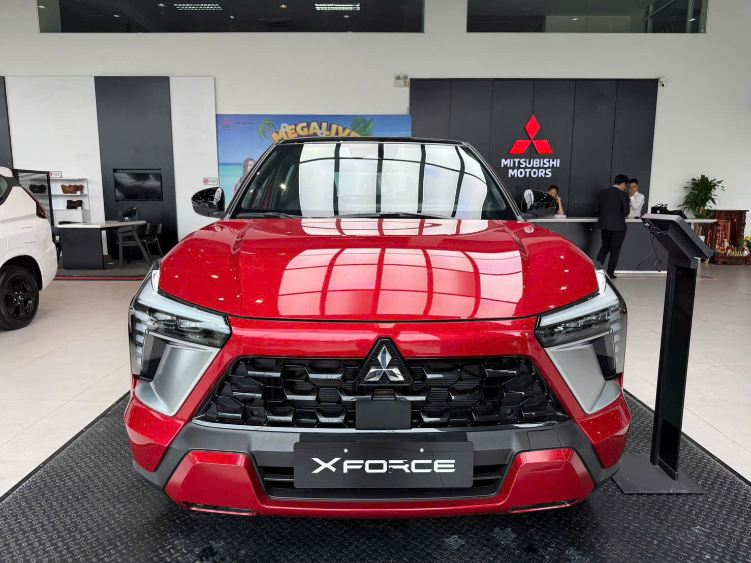 ► BÁN XE MITSUBISHI XFORCE ULTIMATE 2024 - MÀU ĐỎ ĐEN 2 TONE