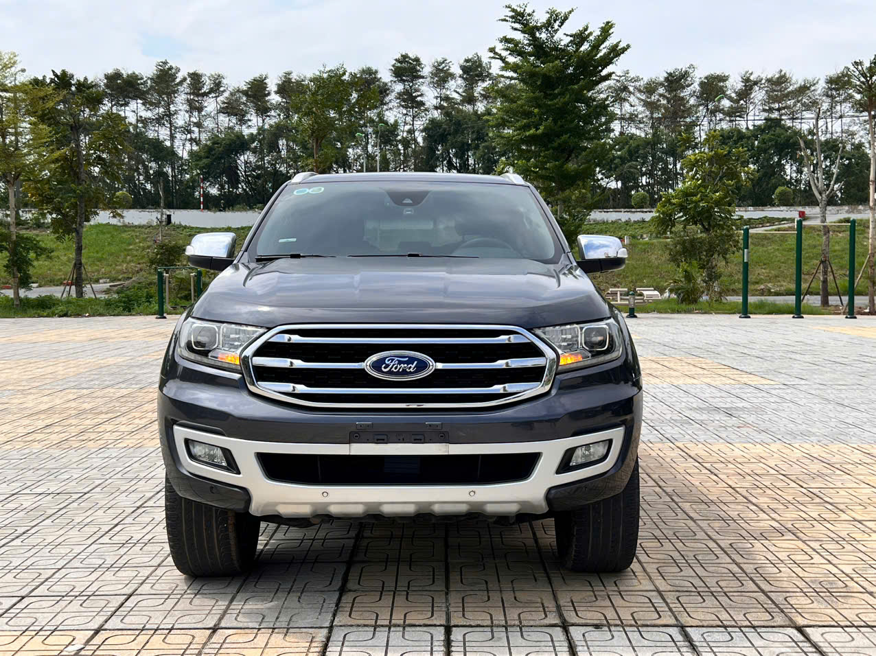 Ford Everest 2.0 bi- turbo - 2 CẦU sản xuất 2020