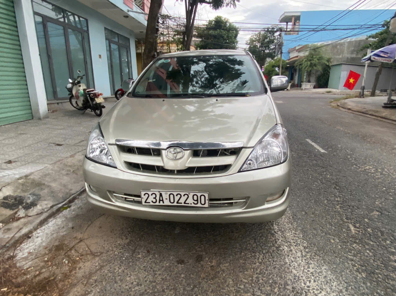 Gia đình đổi xe cần bán toyota innova  đời 2006 bản G xịn, xe đi giữ gìn kỹ nên còn rất tốt.