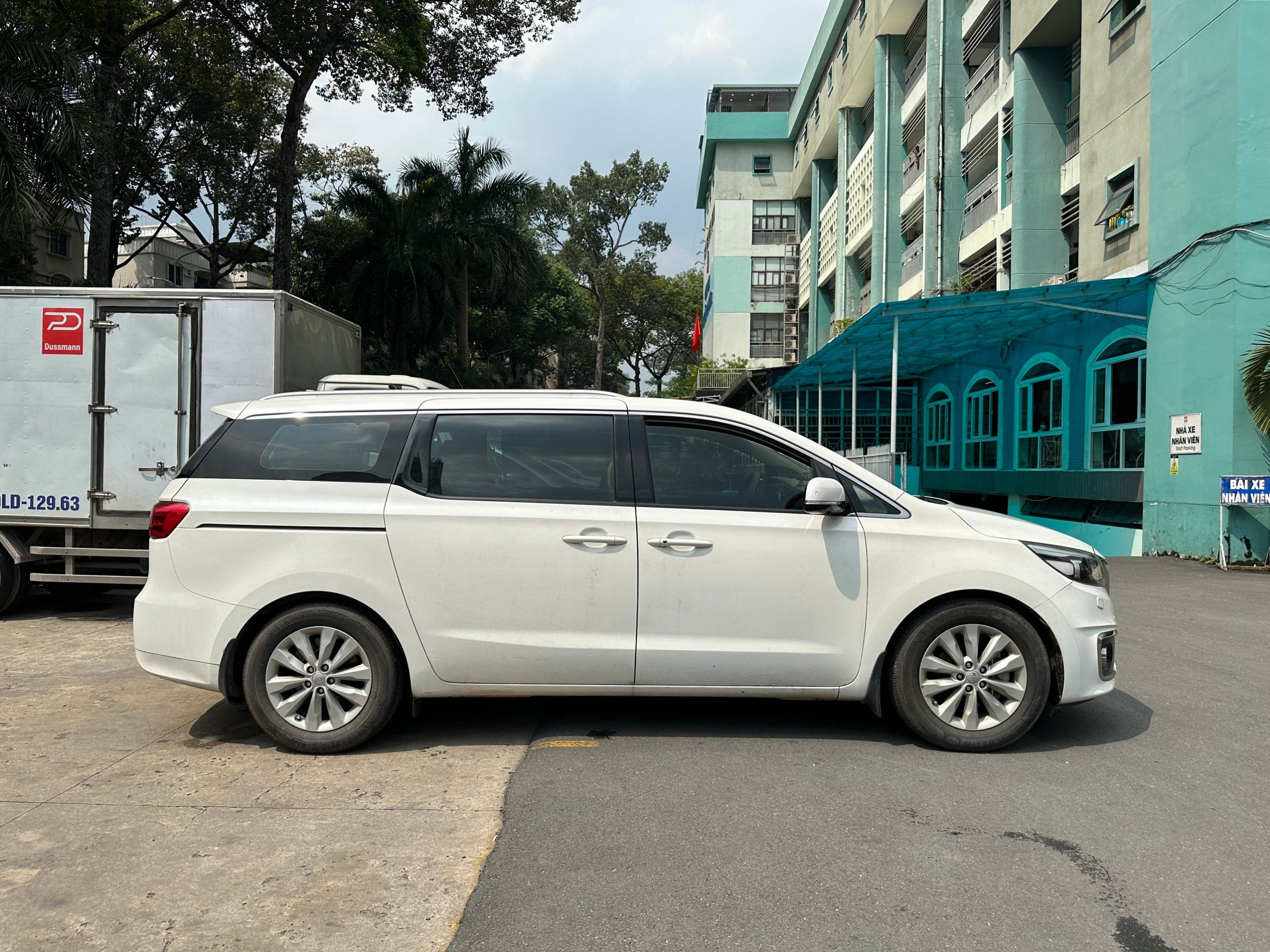 BÁN KIA SEDONA NHẬP KHẨU NGUYÊN CON