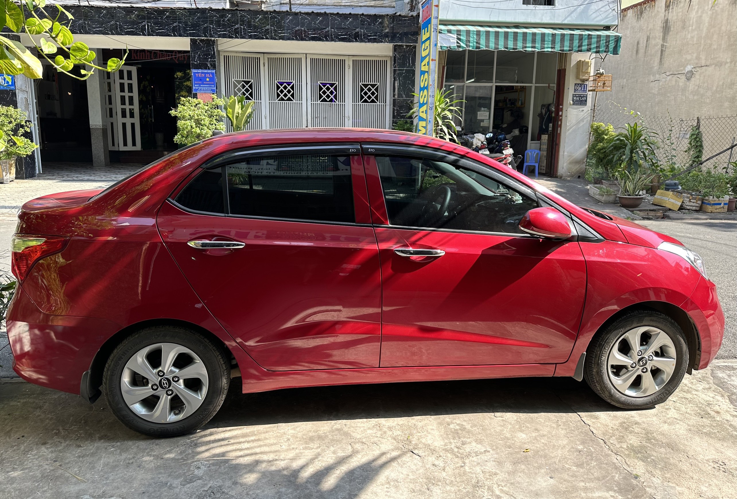 Chính Chủ Cần Bán Xe Huyndai i10 AT sedan 2019, biển số 72A-xxx.xx