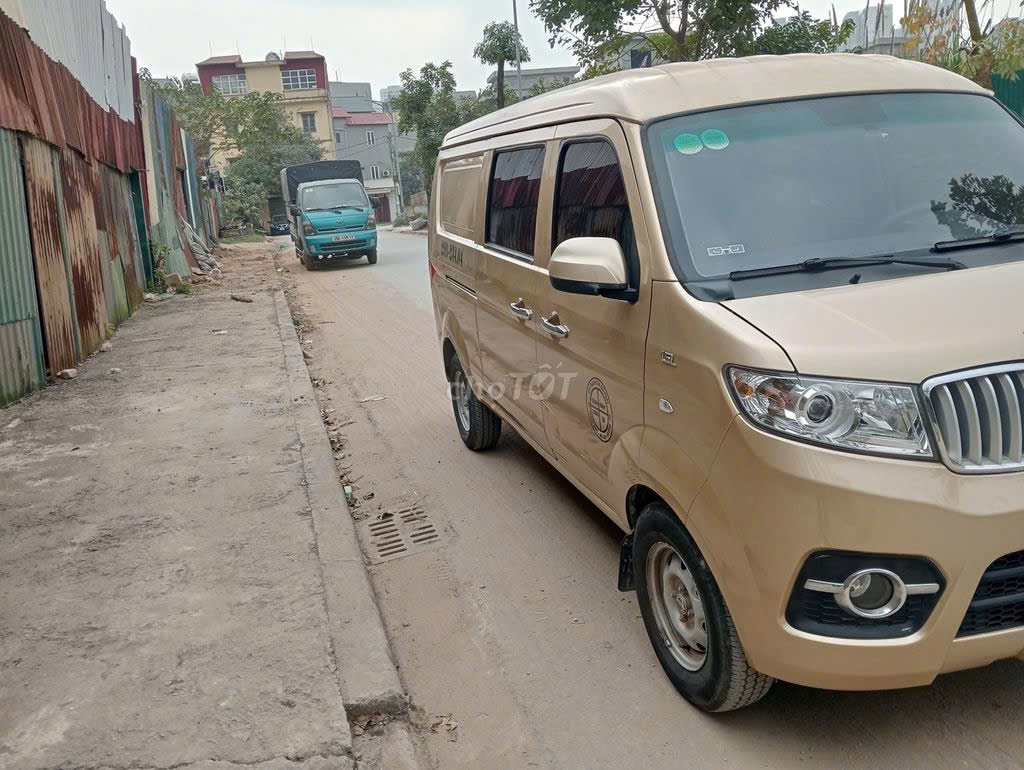 Xe tải Van Dongben SRM X30 Đăng ký cuối 2021, 5 chỗ ngồi, màu vàng cát.