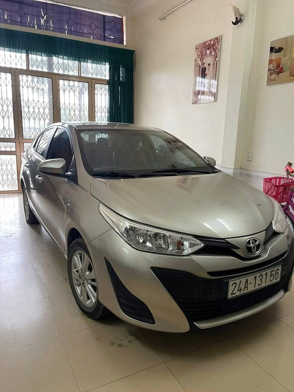 -Gia đình cần bán xe Toyota vios