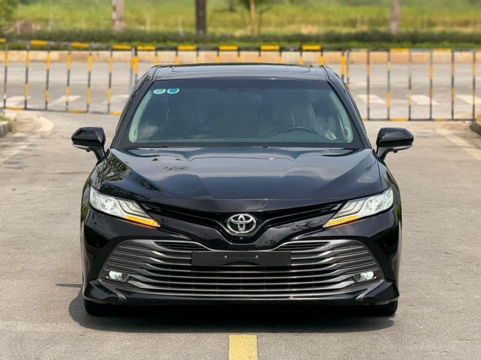 Cần bán Camry2019 fom mới