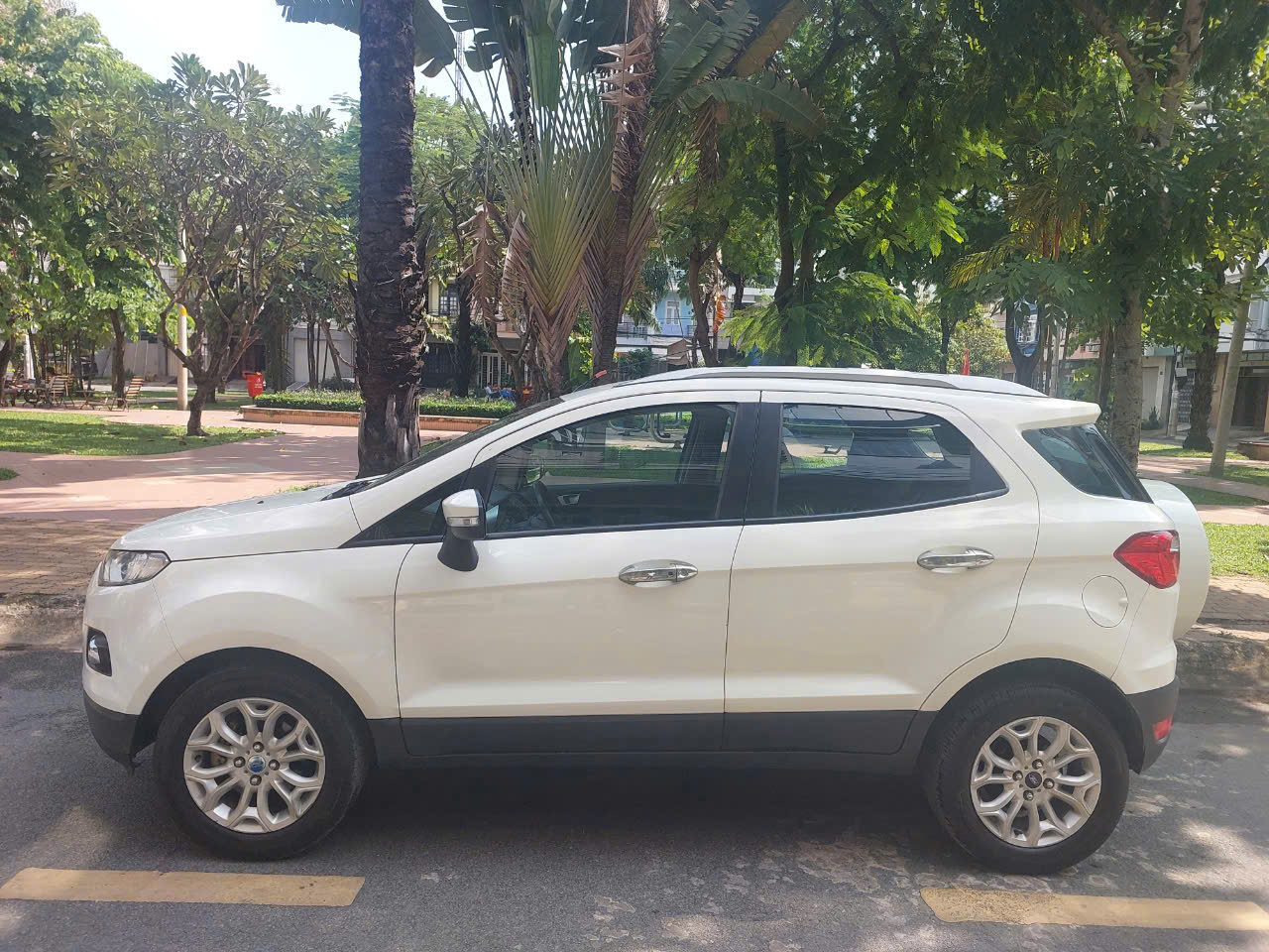 CHÍNH CHỦ  CẦN  BÁN XE FORD 2016