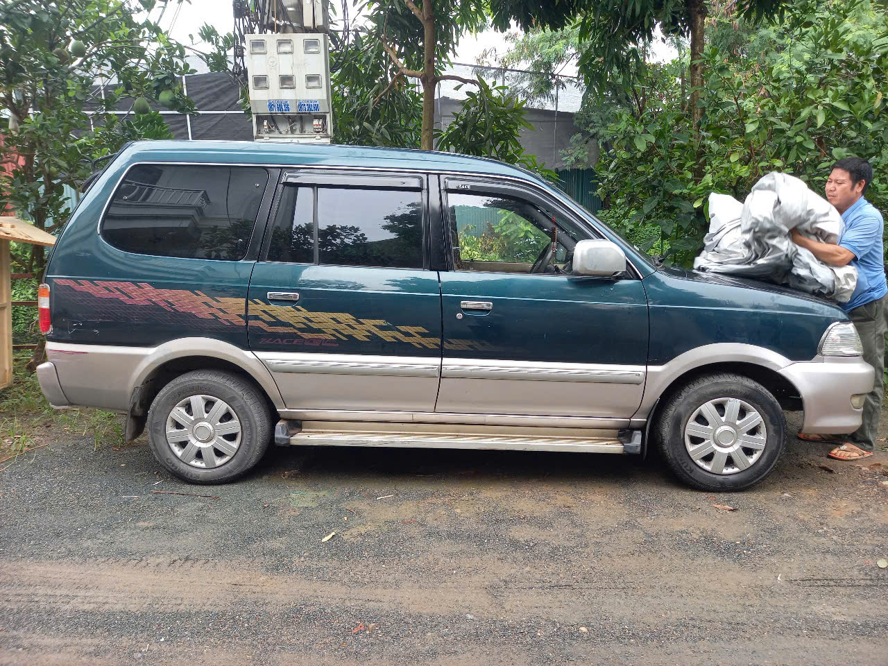 CẦN BÁN XE TOYOTA ZACE GL – 7 CHỖ – ĐỜI CUỐI 2004