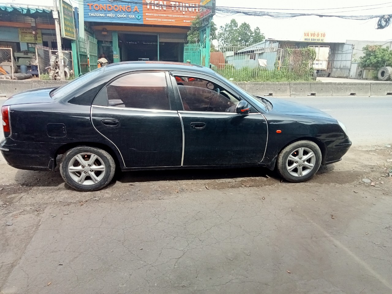 Cần bán nhanh xe Daewoo nubira SX 2000 đk 2004